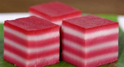 Recipe is similar to kuih talam pandan i posted last week. Mak & Sofia Resipi Dulu & Kini