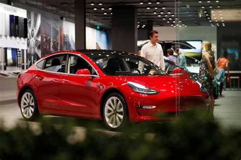 Teslas Model 3 Gets Best Electric Car Title From Edmunds For 2019