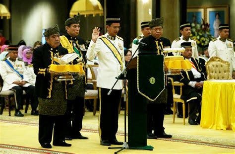 Jata kebawah duli yang maha mulia sultan kedah سلطان قدح. Tengku Sarafudin Badlishah dimasyhur Raja Muda Kedah ke-20 ...