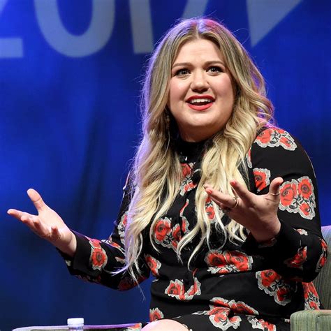 Kelly Clarkson Shuts Down Twitter Troll Who Called Her Fat Allure