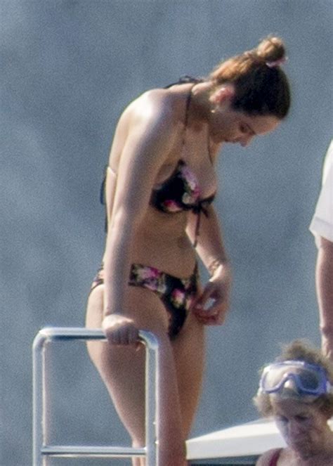 Katharine Mcphee Bikini Pussy Check 3