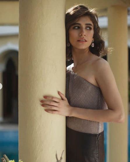 Syra Yousuf Sheheryar Munawar Turn Up The Heat With Their Latest Photoshoot Bollywood Hungama