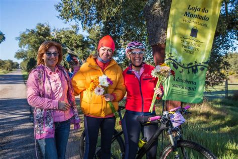 O Mirante Doze Mulheres Fazem Estrada Nacional 2 Em Bicicleta