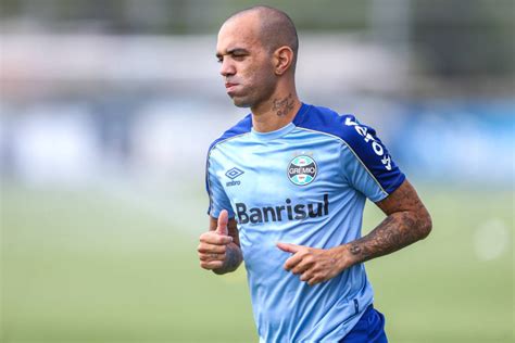 Grêmio Anuncia Rescisão De Contrato Com Diego Tardelli Gazeta Esportiva