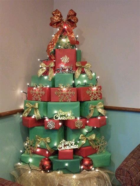 Christmas Tree Made From Stacked Boxes Christmas Centerpieces Diy