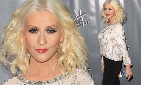 Christina Aguilera Shows Off Her Super Slim Figure In Skinny Jeans At