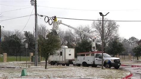 Dallas Weather Oncor Crews Working To Restore Power To Thousands