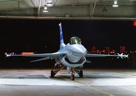 F 16 Fighting Falcon Fighter Jet With Diverterless Supersonic Inlet