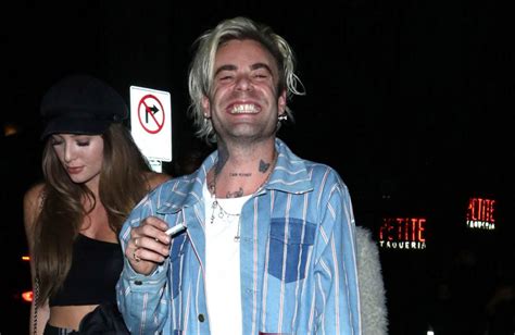 Mod Sun Gets Avril Lavignes Name Tattooed On His Neck Video Dailymotion