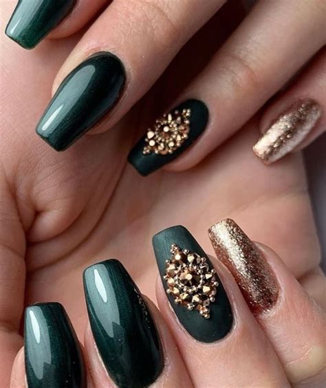 11 Dark Green Nail Art Designs Pilar Rubio