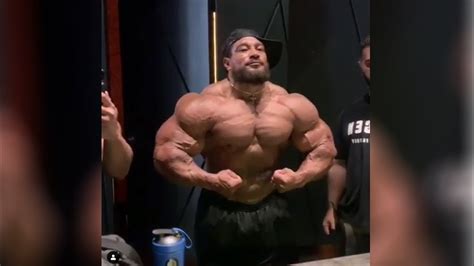 Bodybuilder Roelly Winklaar Shoulders And Traps Workout In Oxygen Gym Kuwait YouTube