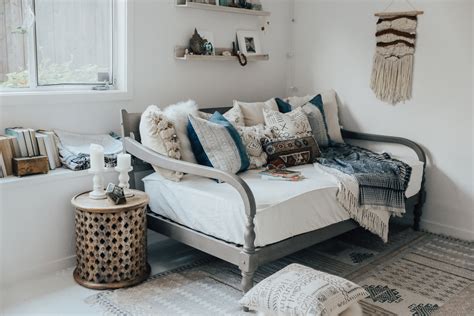 How To Style A Daybed Advice From A Twenty Something