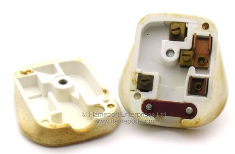 Plug and play, display unit. White plastic BG brand 13A plug