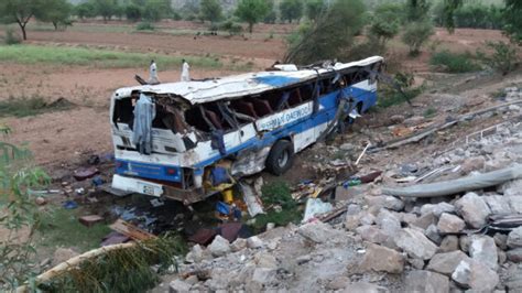 18 Burn To Death In Pakistan Bus Crash Inquirer News