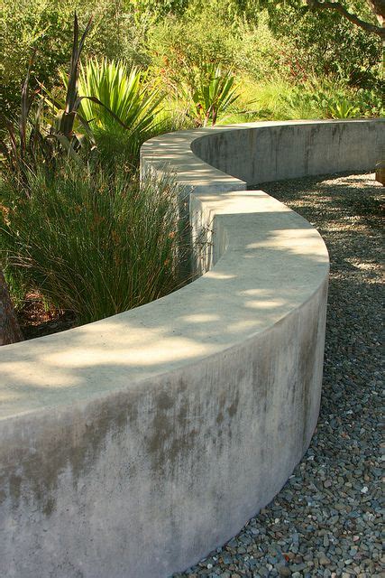 Nice Curves Garden Retaining Wall Concrete Garden Garden Design
