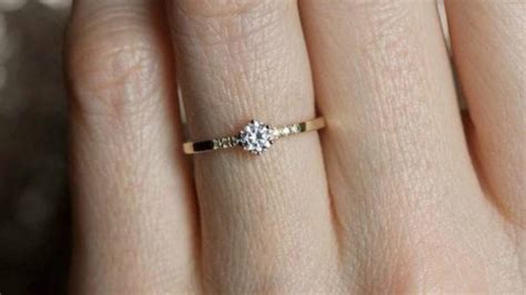 Instead of abandoning her, the boy remains at her side. This Woman Got Shamed for Her 'Small' Engagement Ring ...