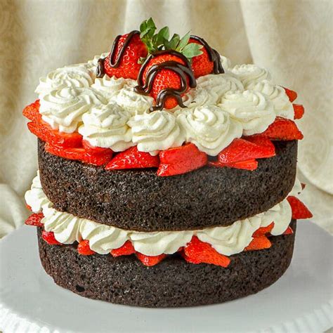 Easy Chocolate Strawberry Shortcake In Only 20 Mins Preparation Time