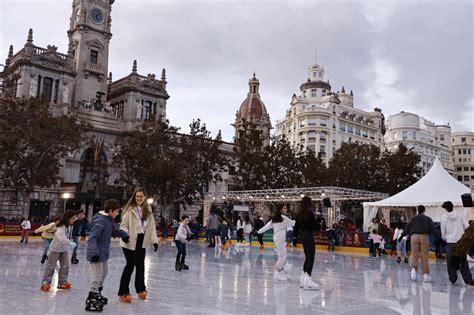 Navidad en València Así luce la pista de hielo de la plaza del