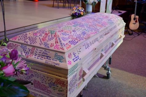 Teens Casket Is Signed As A Tribute After She Dies From Cancer