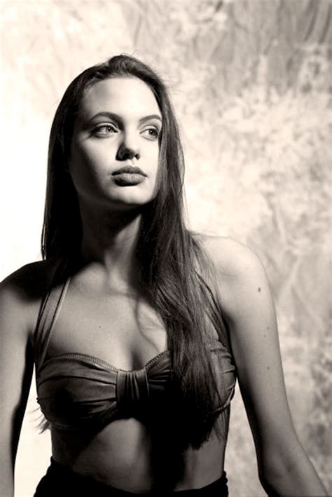 Superb.angelina jolie is something which can be called gorgeously stunning. 712.jpg (900×1347) | Angelina jolie young, Angelina jolie photos, Angelina jolie 90s