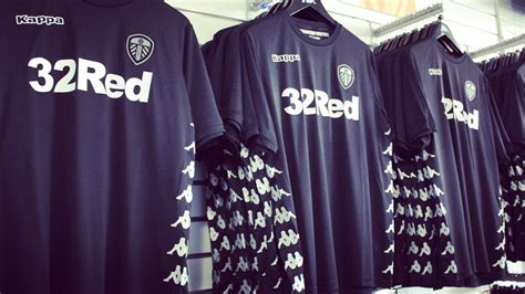 Away jerseys seem to be an inexplicably hard thing to get right, at least judging by what some kit manufacturers churn out each season. Leeds United 2017-18 Kappa Away Kit | 17/18 Kits ...