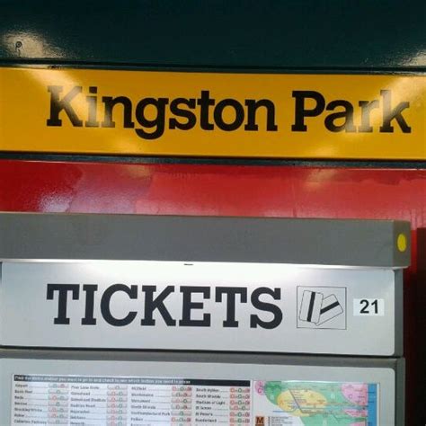 Kingston Park Metro Station Kentonda Hafif Raylı Sistem İstasyonuda