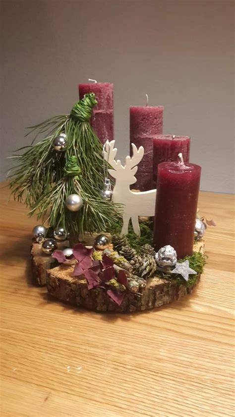 Adventsgesteck auf Holzscheibe | Weihnachten dekoration, Deko