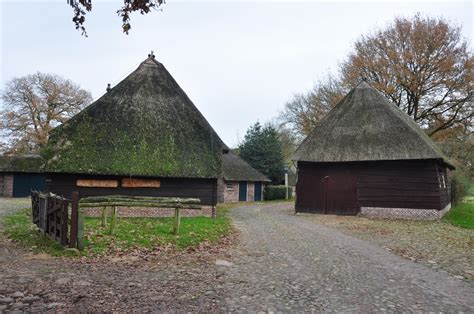 Hier wordt het verhaal over het leven van slachtoffers en overlevenden verteld. Drenthe: Wandelvanuit Westerbork of Orvelte - Wandelvanuit