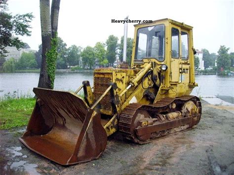 Are used to load raw materials like demolition debris, gravels, logs, sand, bricks, etc. CAT Caterpillar track loader 951 C 3251h 1981 Dozer ...