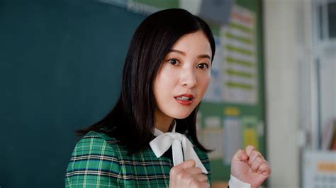 吉高由里子、チャーミングな小学校の先生に！生徒たちの発言にタジタジ！？ Youtube