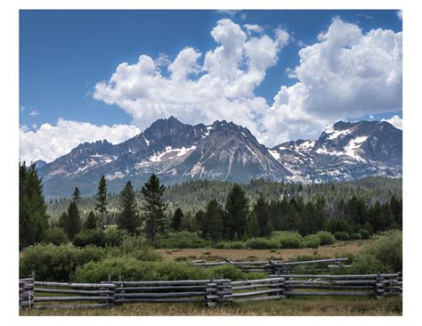 Stanley Idaho And The Sawtooth Mountains With Images Idaho