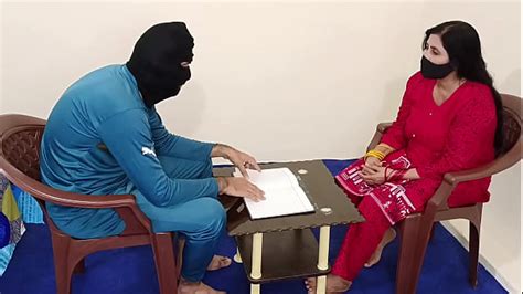 Bardzo gorąca indyjska nauczycielka uprawia ostry seks ze swoim uczniem