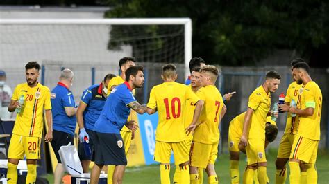 Da, știm, e o perioadă în care pare că nu avem motive de mândrie, dar vă contrazicem. Cine transmite la TV Campionatul European Under 21 ...