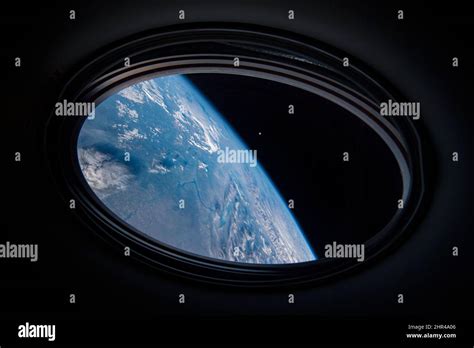 Spaceship Window Moon Hi Res Stock Photography And Images Alamy
