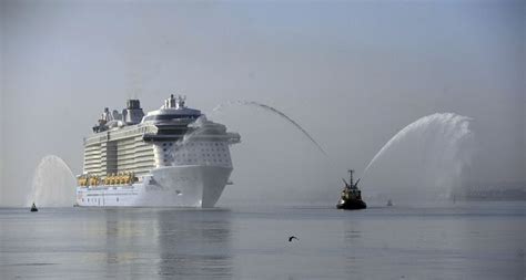 The Worlds Third Largest Cruise Ship Makes A Grand Entrance 13 Pics