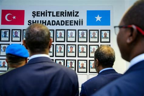 Somali President Visits Somali Commandos In Training In Turkey