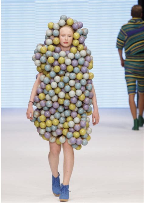 22 Funny And Weird Fashion Outfits Reckon Talk Weird Fashion Funny Fashion Weird Fashion