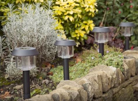 The wdtpro solar lights cast a warm glow with magical latticed shadows to instantly spruce up your outdoor space for entertaining. 5 Best Solar LED Garden & Landscape Lights - [2020 Reviews ...