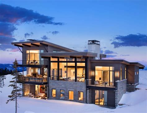 Fabulous Mountain Views Home With Stylish Living Features