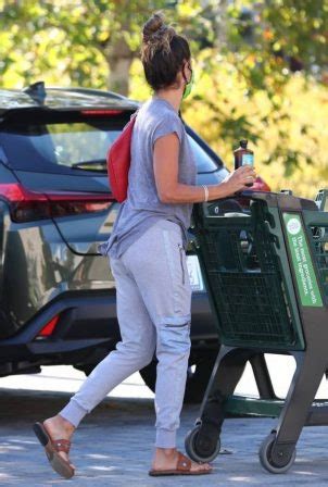 We're the place to discover new flavors, new favorites & new ideas, whatever those might be. Brooke Burke - shopping at Whole Foods in Malibu | GotCeleb