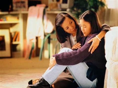 Anda salah satu orang yang sulit move on dan melupakan cinta pertama? Benarkah Orang Cerdas Sulit Jatuh Cinta? Yuk Cari Tahu - Tips Perawatan Cantik