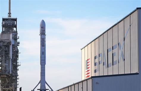 Spacex Plans To Start Launching High Speed Internet Satellites In 2019