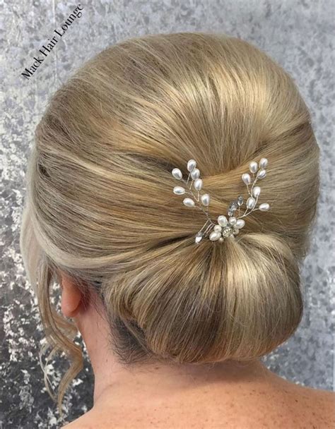 50 Ravishing Mother Of The Bride Hairstyles In 2020 Mother Of The