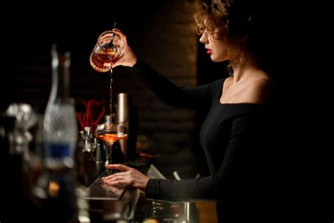 How To Be A Great Female Bartender Tips From Experts Dinewithdrinks