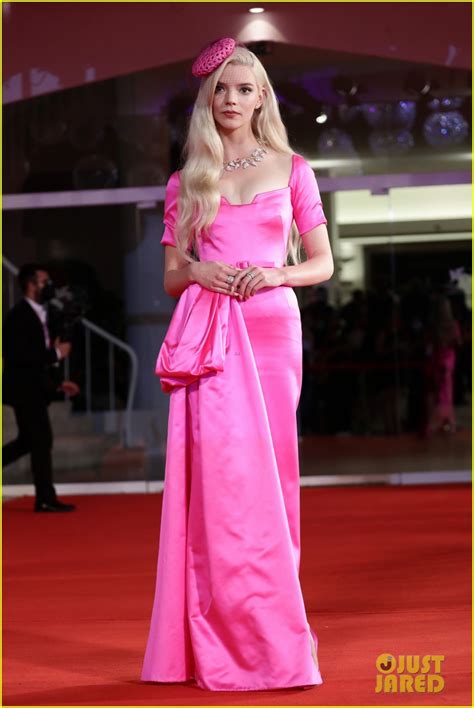 Anya Taylor Joys Pink Dress At Last Night In Soho Venice Premiere Is