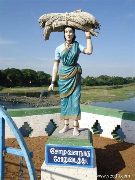 A Lady Farmers Statue At Kallanai Trichy Veethi Statue Lady Farmer