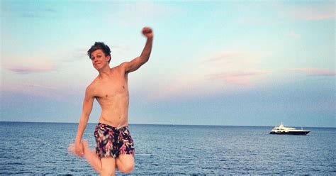 Caspar Lee Naked Shirtless Barefoot Fit Males Hot Sex Picture