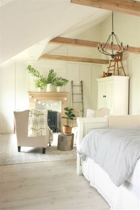 The wooden night stands and tray add warmth and texture. 11 stunning farmhouse master bedrooms - Lolly Jane
