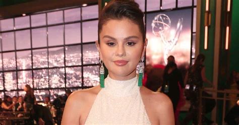 Selena Gomez Looked Radiant With A Glowing Makeup At Emmy Awards 2022