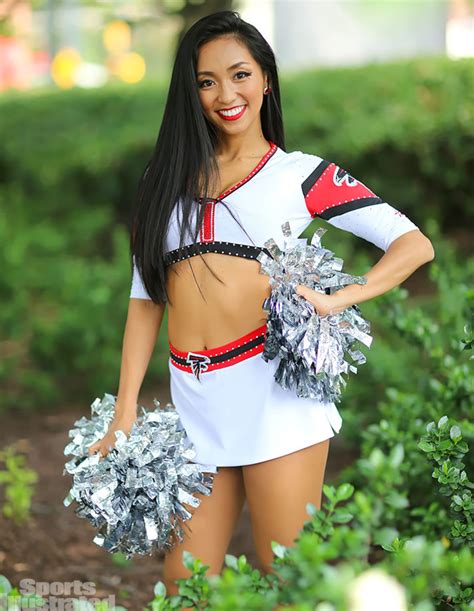 cheerleader of the week rie sports illustrated